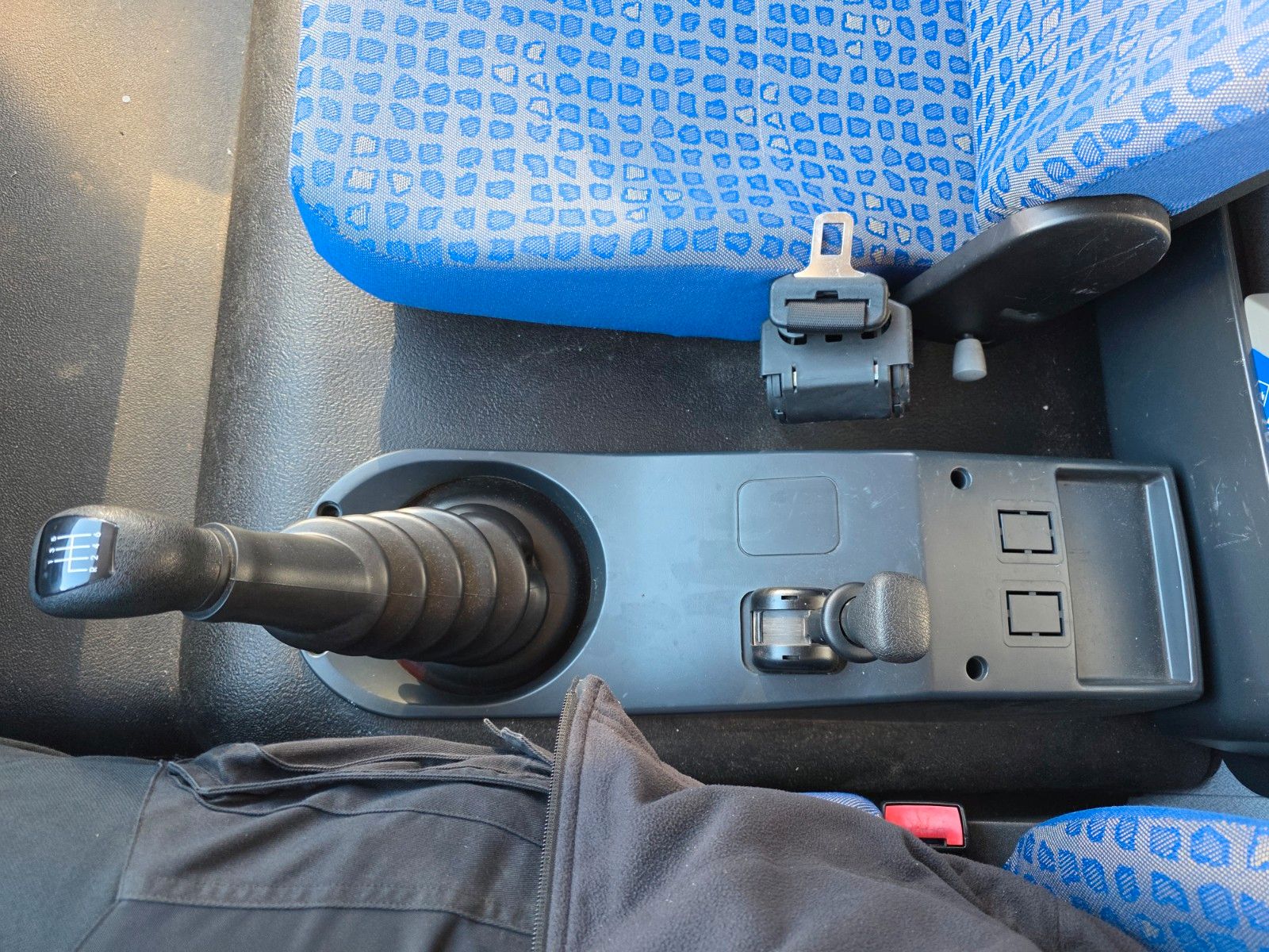 Fahrzeugabbildung MAN LE 8.150 Löschfahrzeug SLF 25/25 100/2500 Liter