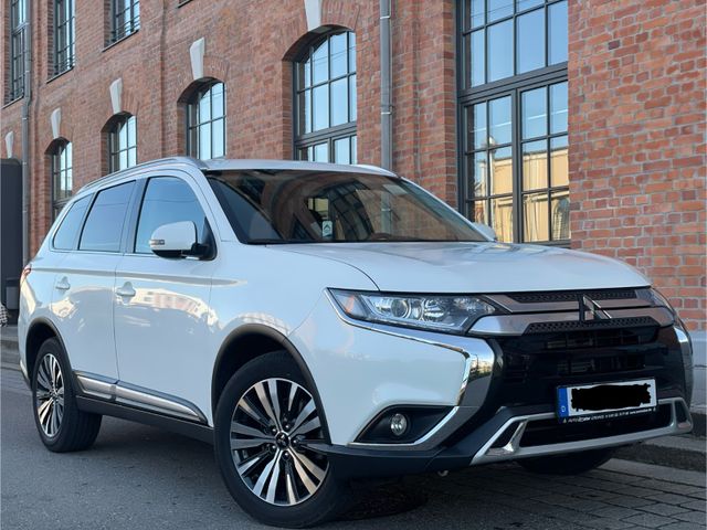 Mitsubishi Outlander 2,0 Aut. Diamant Edition+2WD/SZH/Xenon