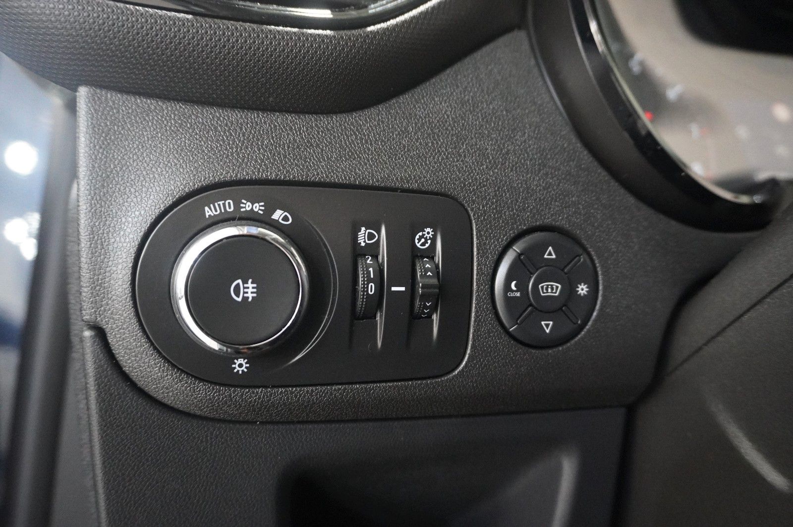 Fahrzeugabbildung Opel Crossland X 1.2 NAVI/LED/SHZ/LHZ/ALU/TEMPOMAT