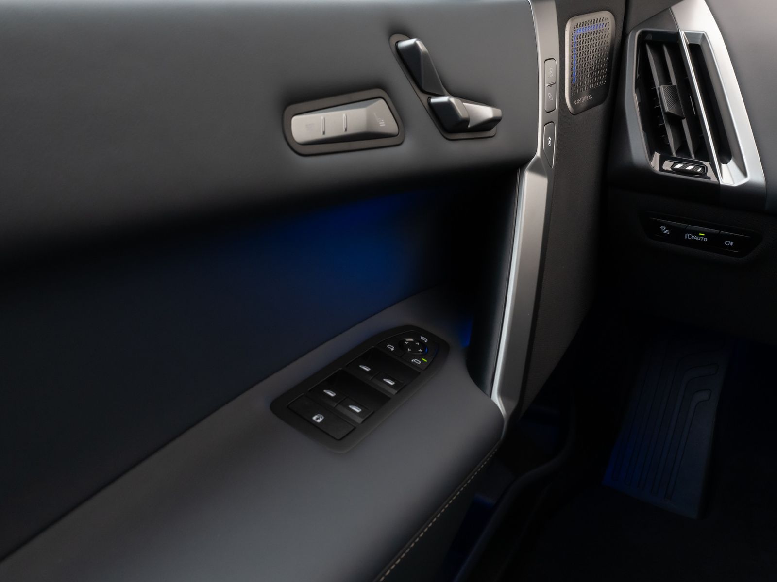 Fahrzeugabbildung BMW iX M60 Panorama 360°Laser B&W SoftCl Massage 22"