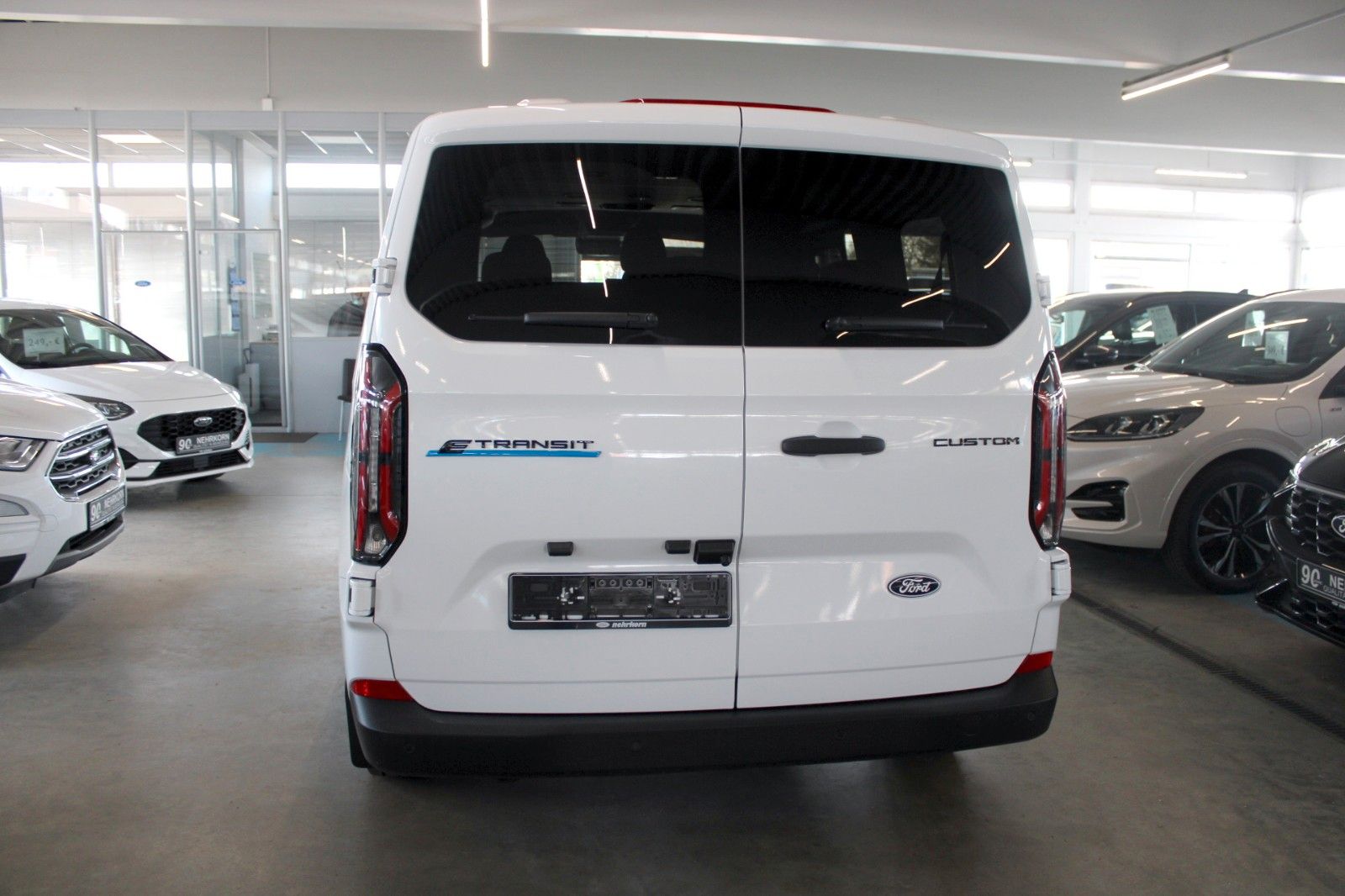 Fahrzeugabbildung Ford E-Transit Custom L1 TREND 9-Sitze AHK NAVI GJR