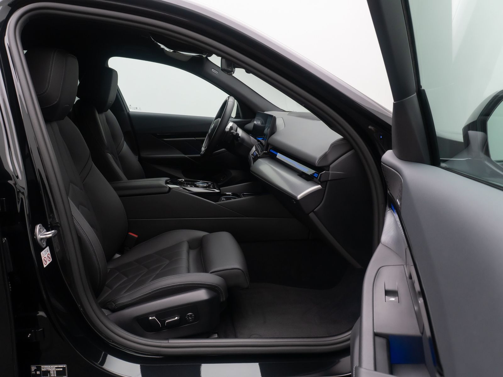 Fahrzeugabbildung BMW 520d M Sport 360&deg;H/K Alarm DAB HUD Bel&uuml;ftung 19"