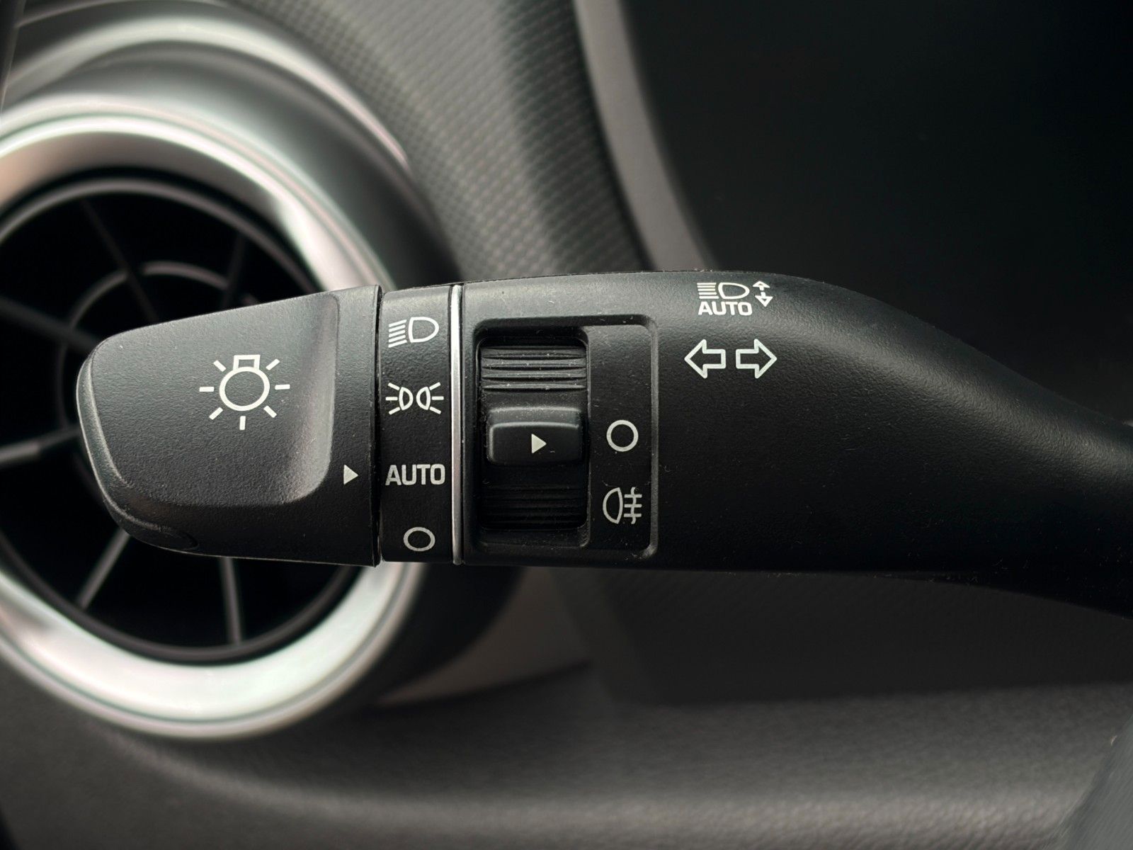Fahrzeugabbildung Hyundai KONA E Advantage 11kw OBC LED ACC CAM SHZ NAVI