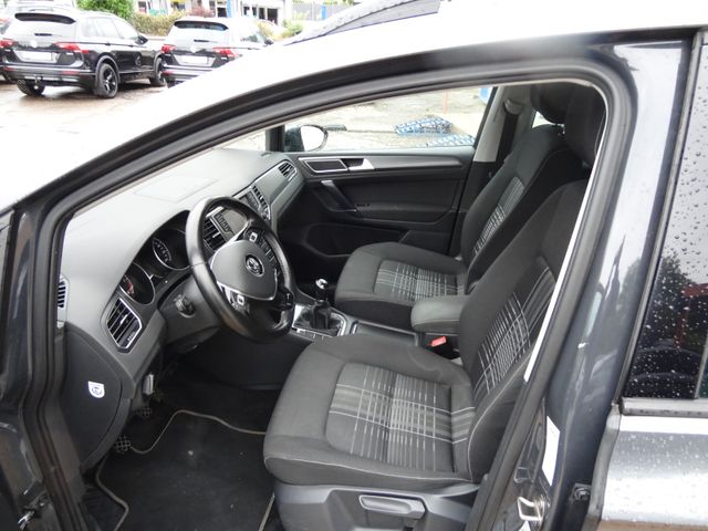 Fahrzeugabbildung Volkswagen Golf Sportsvan VII Lounge/Xenon/Euro6/150PS/AHK/