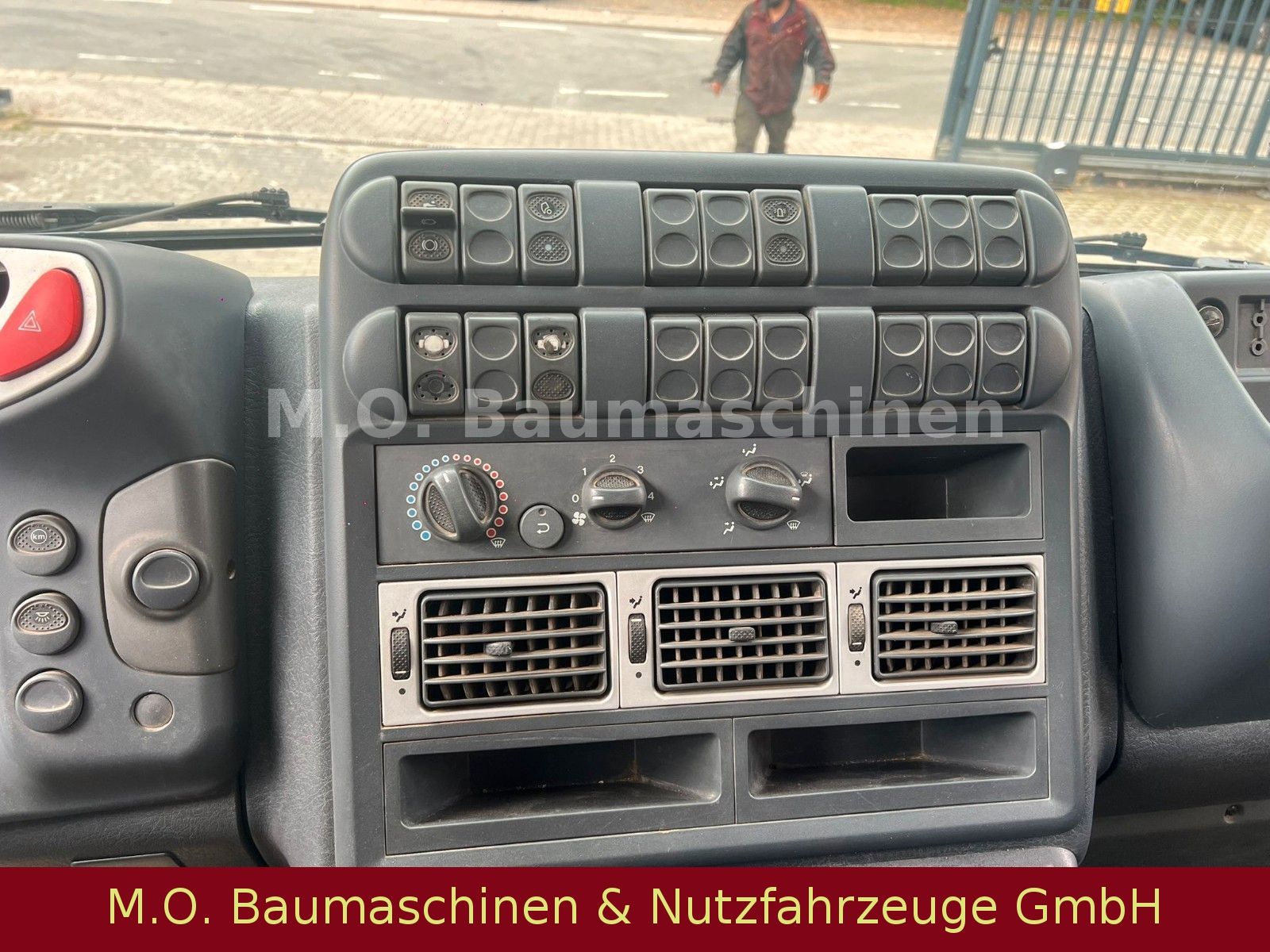 Fahrzeugabbildung Iveco Eurocargo 80E18 Doka 3.Seitenkipper