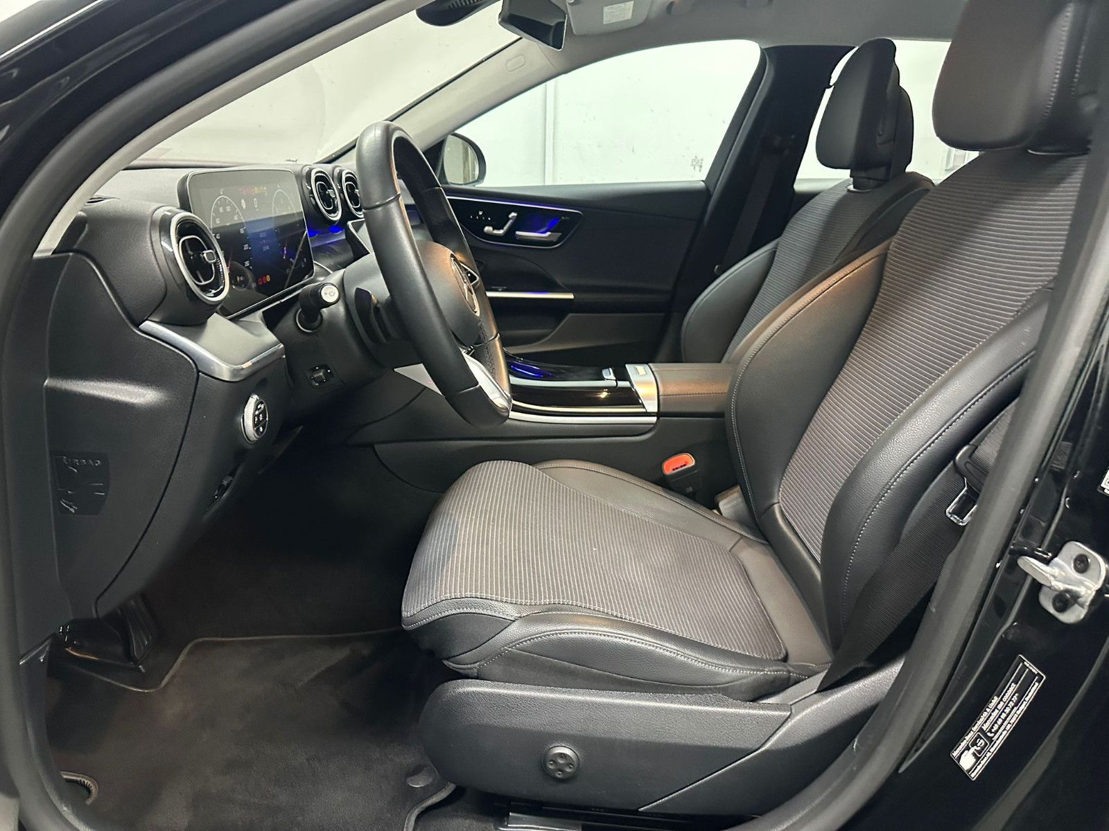 Fahrzeugabbildung Mercedes-Benz C 200 d T Autom. Avantgarde Standheizung