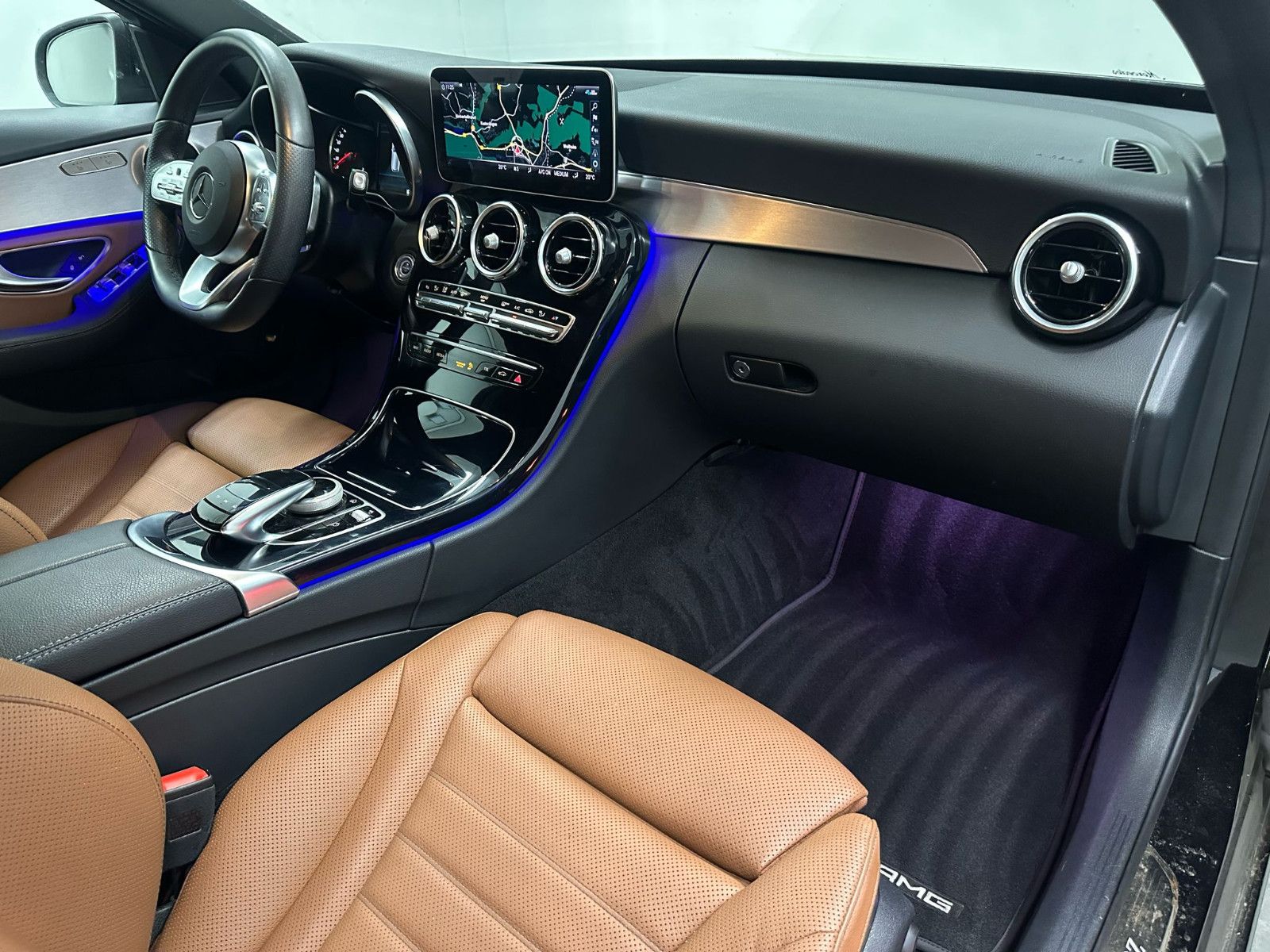 Fahrzeugabbildung Mercedes-Benz C 220 d T Autom. AMG*NIGHT*SITZKLIMA*KAMERA*TEMP