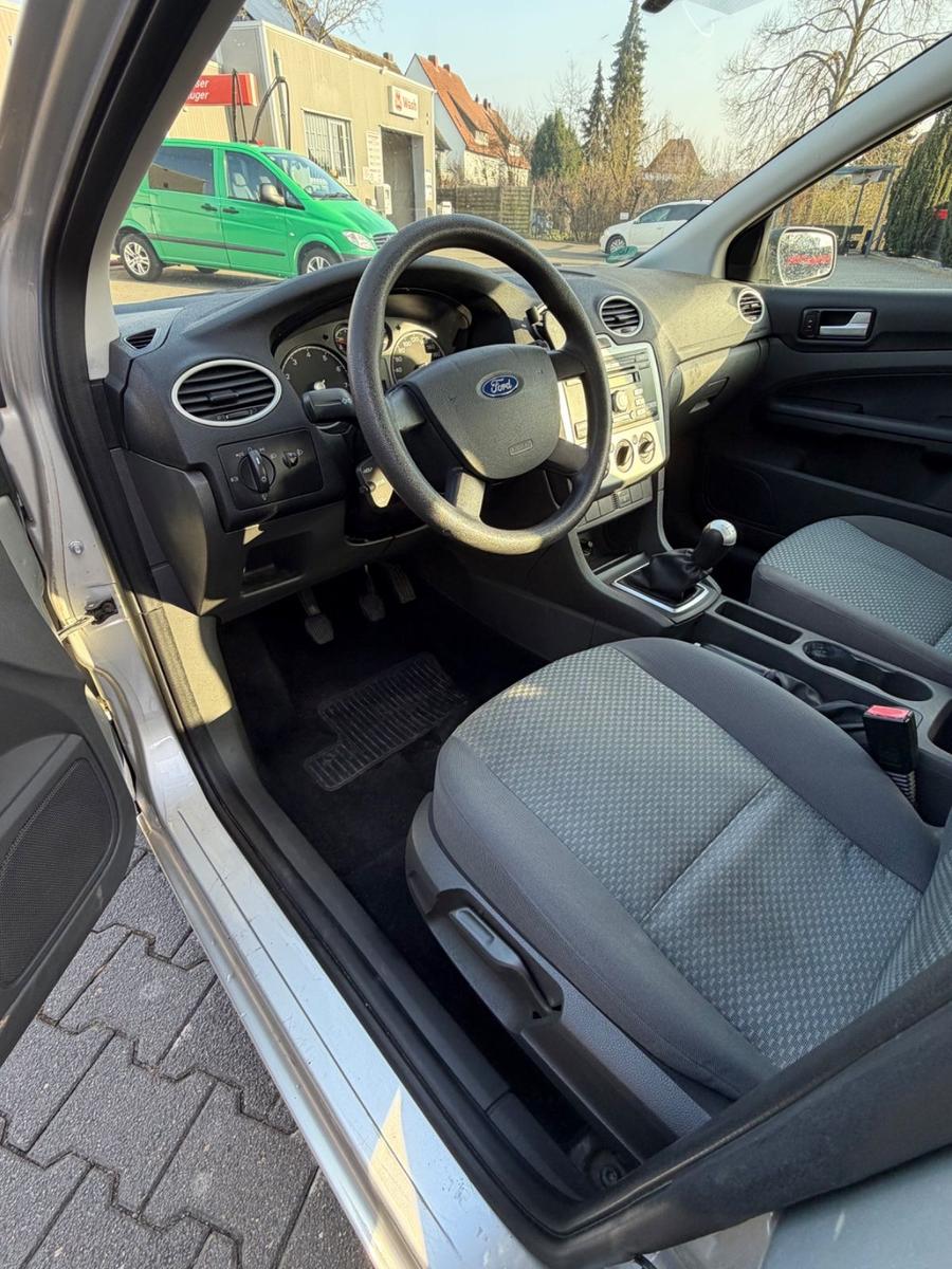 Ford Focus 2006 — photo 10