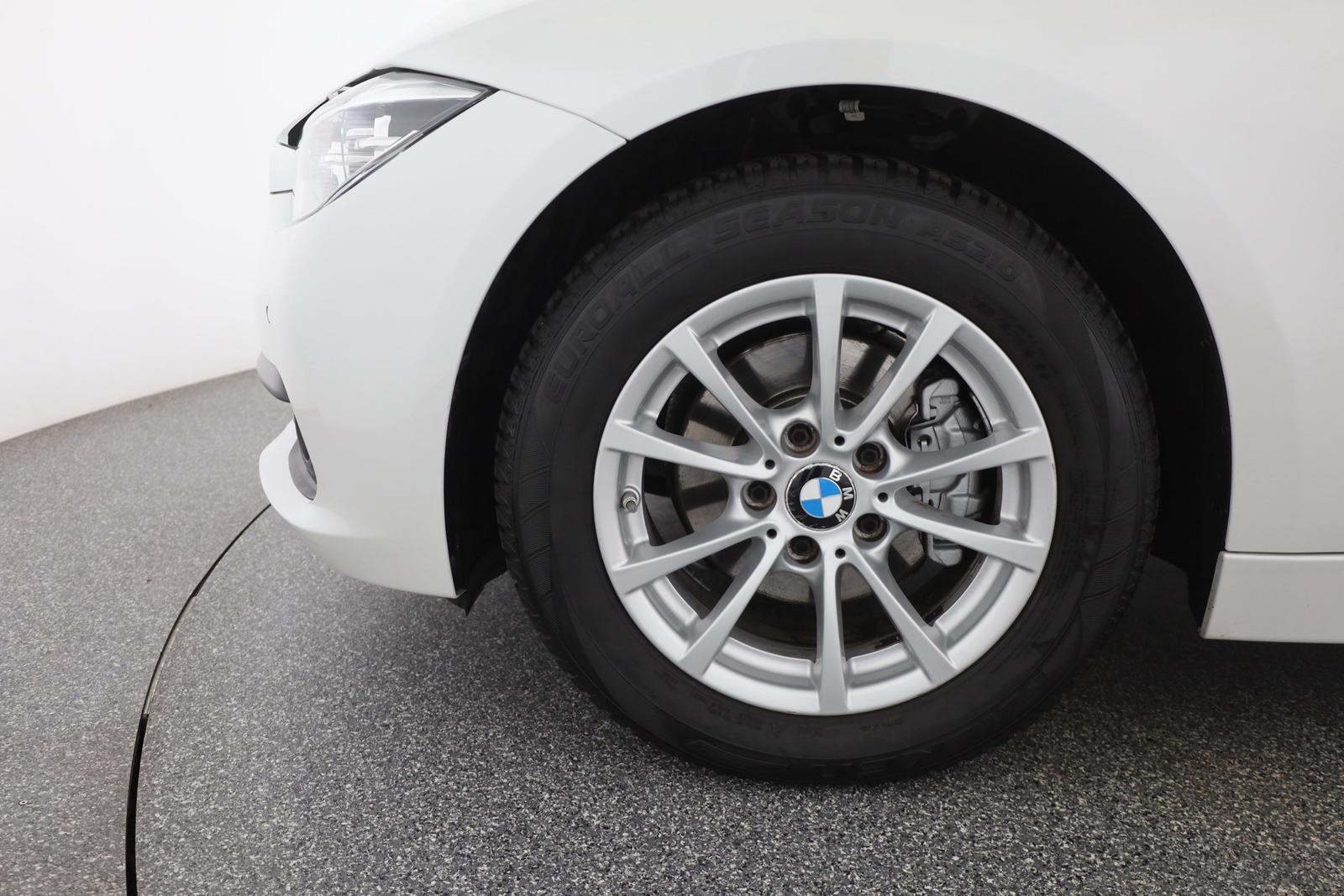 BMW 320i Touring Advantage LED Navi Schiebedach AHK