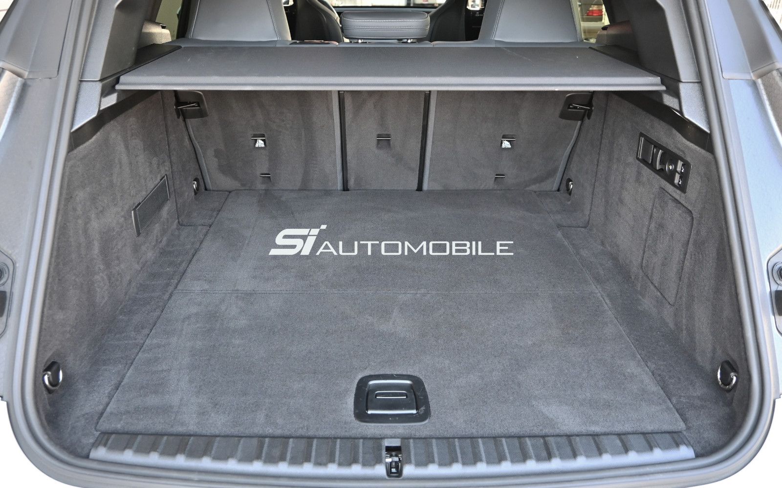 Fahrzeugabbildung BMW iX xDrive50 °AHK°AMIDO°LUFTFEDERUNG°PARKING PROF