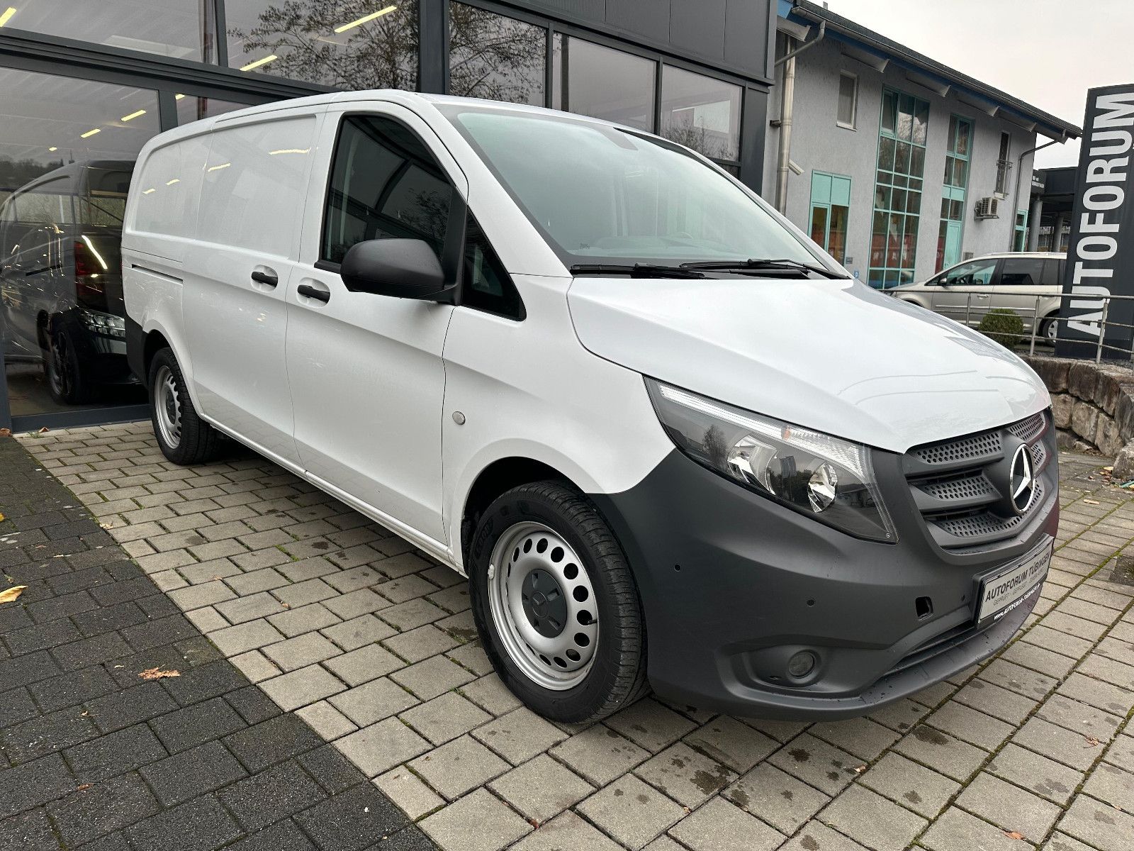 Fahrzeugabbildung Mercedes-Benz VITO 114 4Matic LANG *NAVI*KLIMA*SH*AHK*SORTIMO*