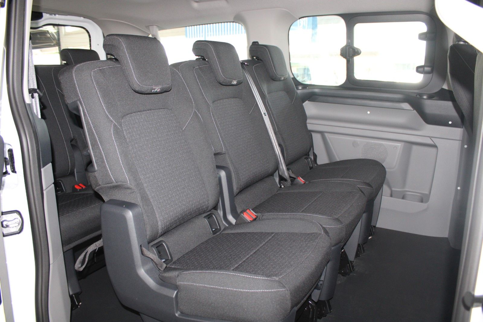 Fahrzeugabbildung Ford Transit Custom Kombi Trend 9-Sitzer LED NAVI CAM