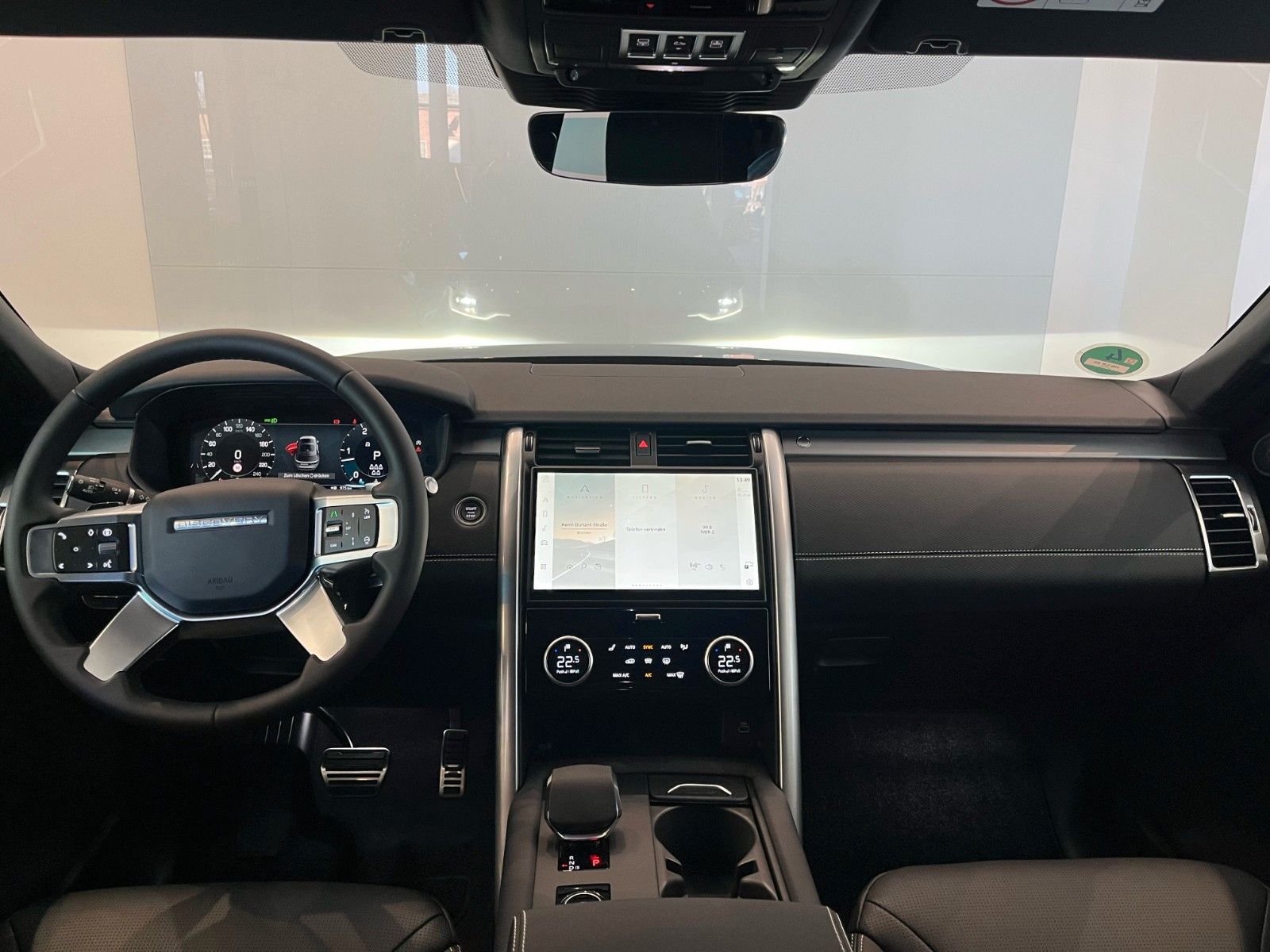 Fahrzeugabbildung Land Rover Discovery 5 D250 Dynamic SE  Panorama & AHK