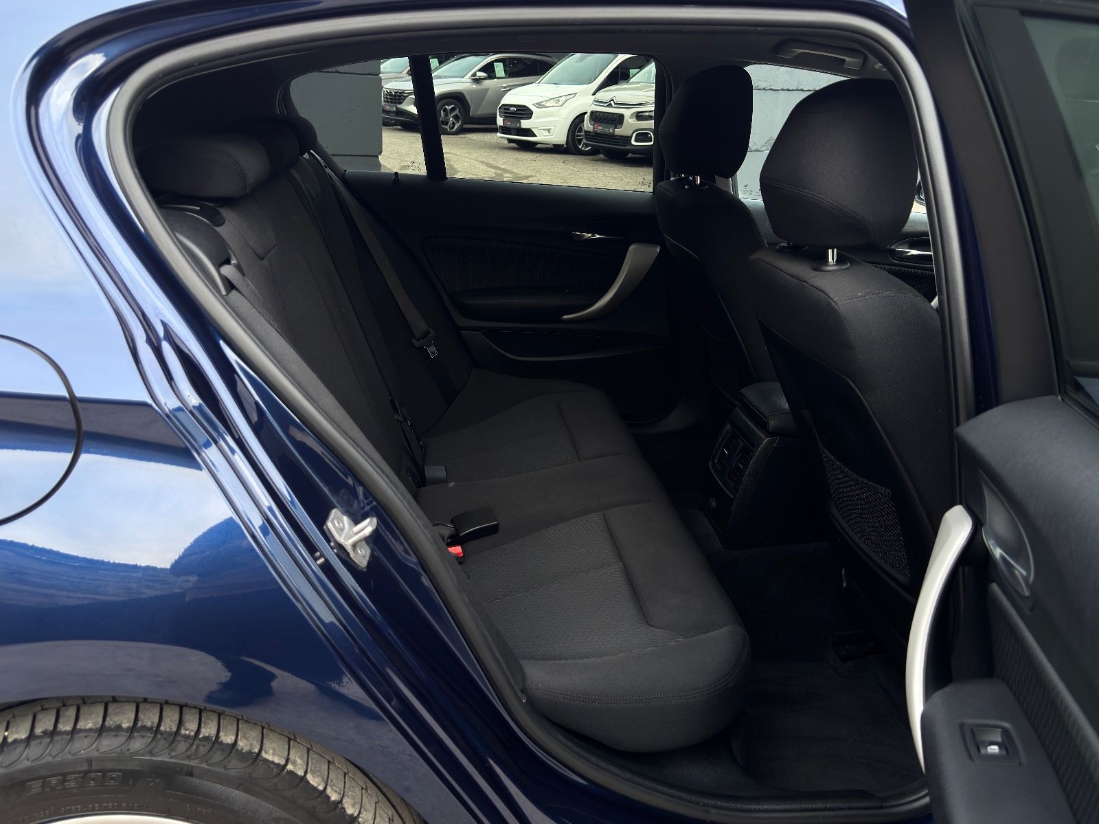 Fahrzeugabbildung BMW 118i Advantage SHZ PDC Temp. Lim. LED 2Z-Klima