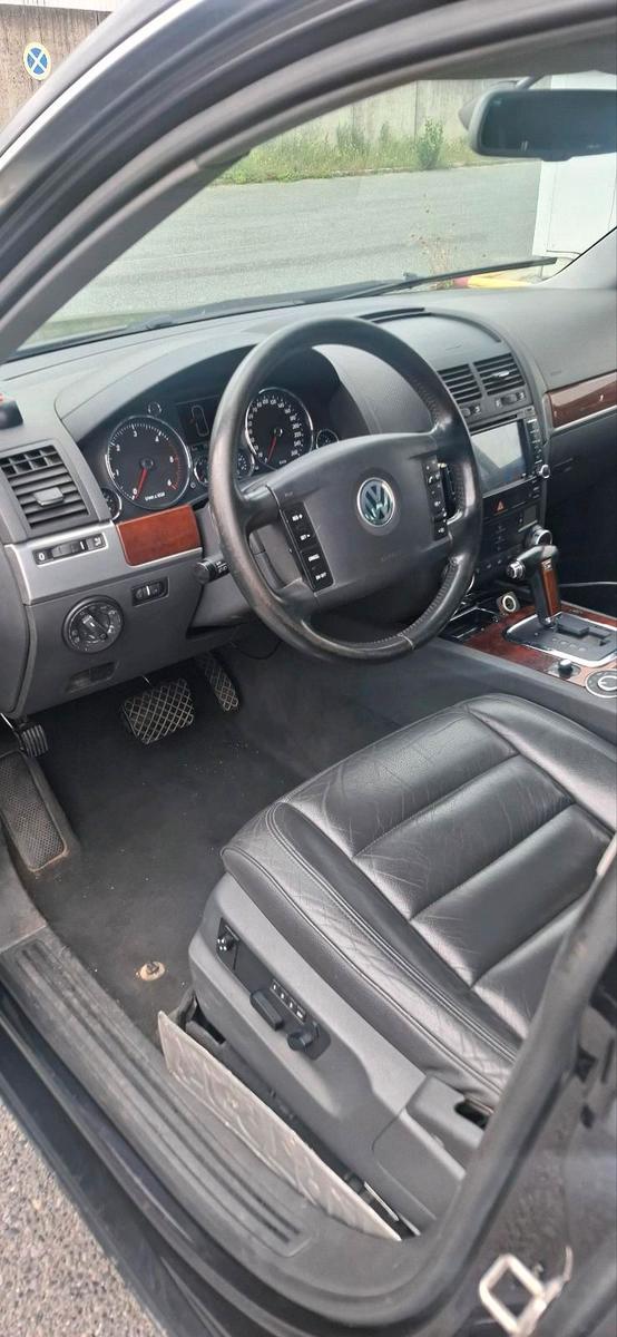 Volkswagen Touareg 2005 — interior