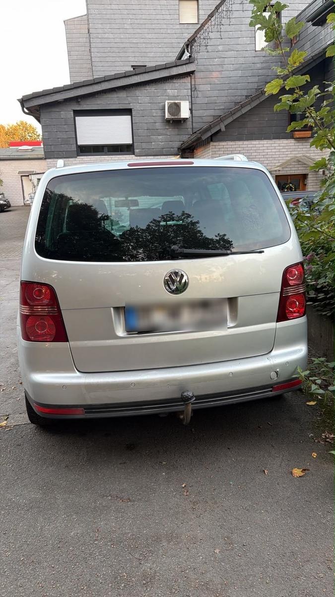 Volkswagen Touran 2006 — rear view