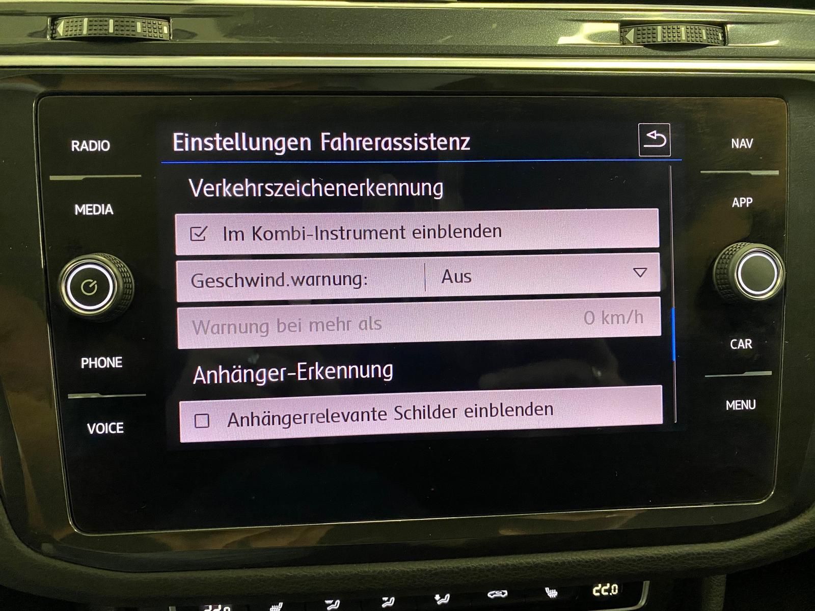 Fahrzeugabbildung Volkswagen Tiguan 2.0 TDI +AHK+APP+ALLWETTER+KLIMA+ACC