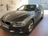 BMW 320 dA /B-Xenon/AHK/HUD/SPUR - BMW 320 Gebrauchtwagen in Düsseldorf