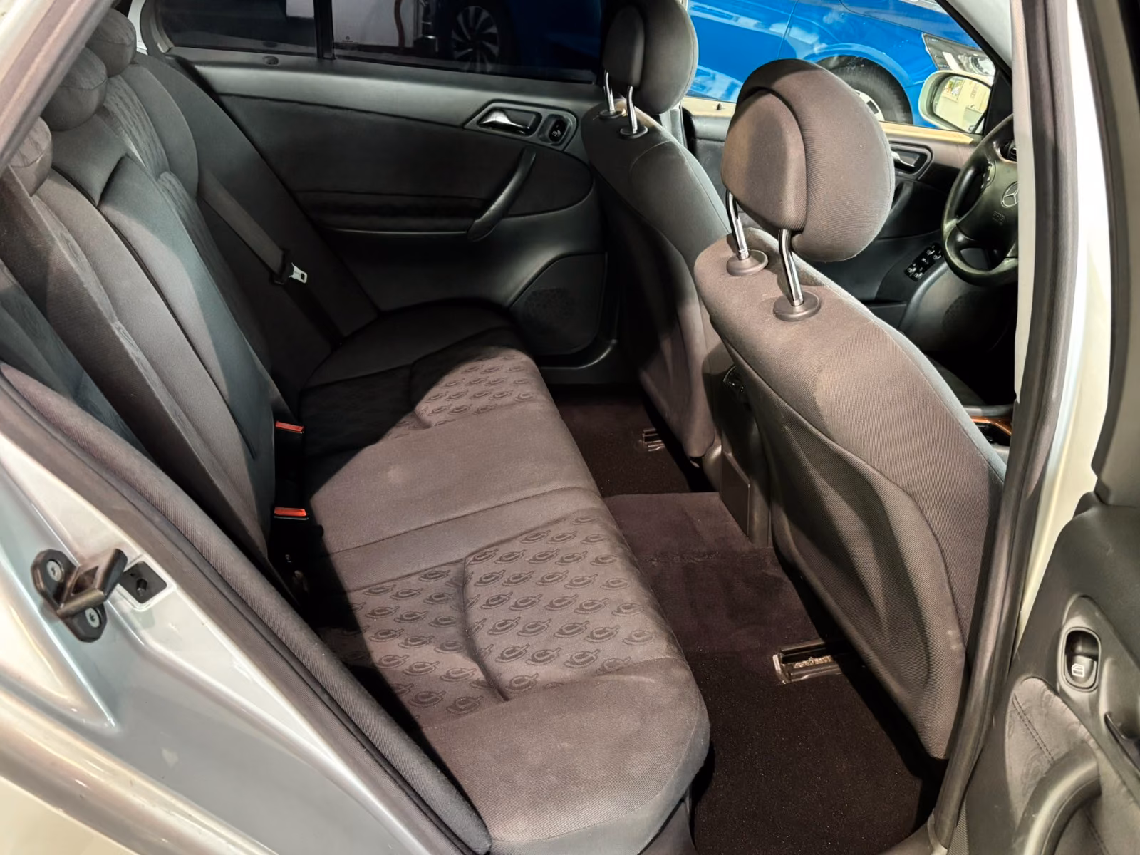 Mercedes-Benz C180 2004 — photo 11