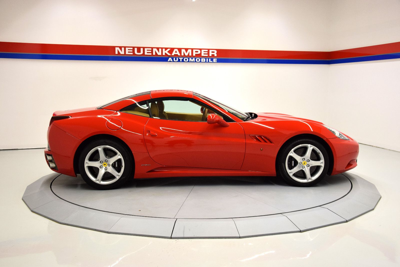 Fahrzeugabbildung Ferrari California 4.3 V8 Leder beige Navi Xenon PDC 2.H