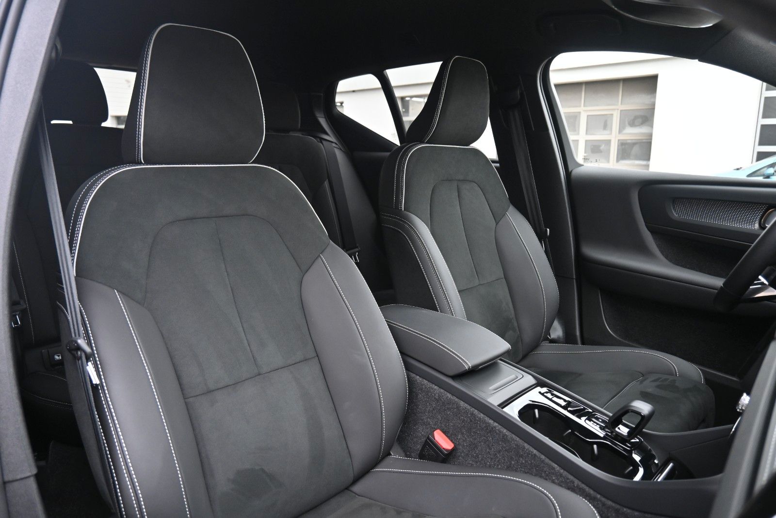 Fahrzeugabbildung Volvo XC40 B3 Plus Black Edition*LED*360*H&K*BLIS*20"
