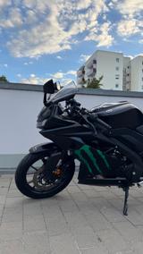 Yamaha YZF-R 125 - YAMAHA SCHWARZ YZF R 125