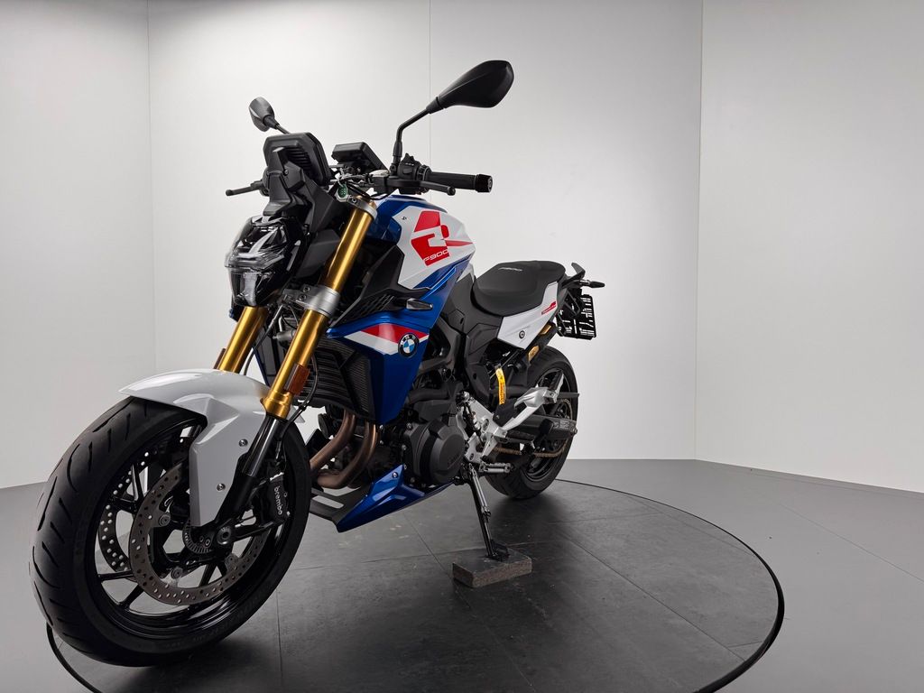 Fahrzeugabbildung BMW F900 R *VOLLAUSSTATTUNG *NEUWERTIG