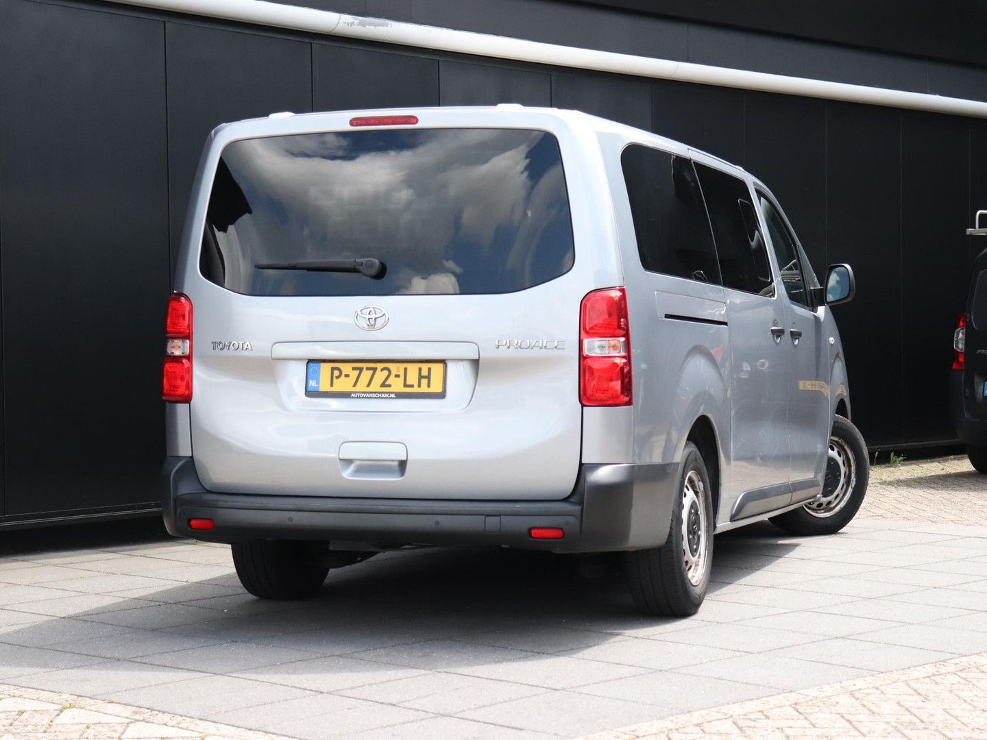 Toyota Proace Shuttle 1.5 D-4D Cool Long | 9 PERS. | CR imagem 3