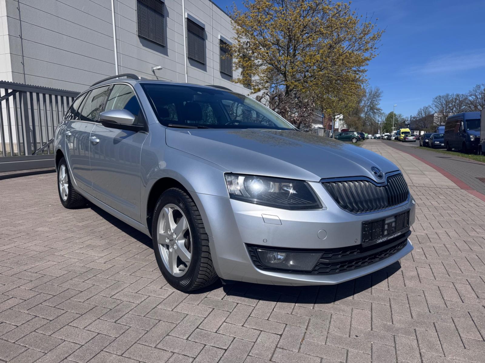 Skoda Octavia 2,0TDI Combi Style XENON+Navi+el.Klappe