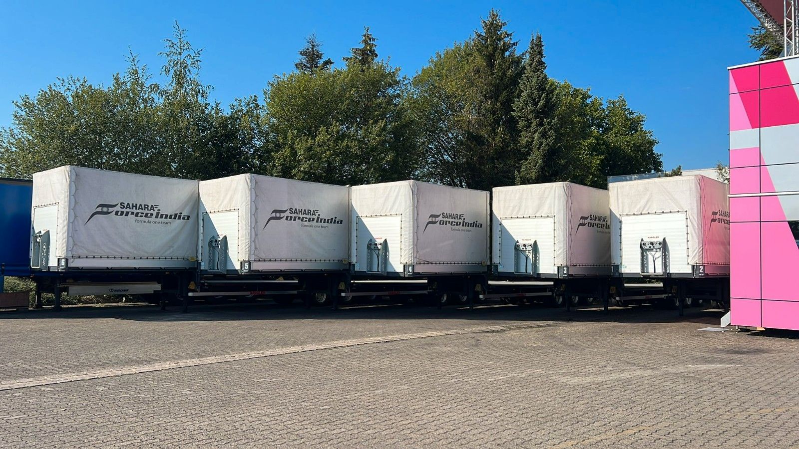 Fahrzeugabbildung Andere Einzigartiges Formel-1-Motorhome