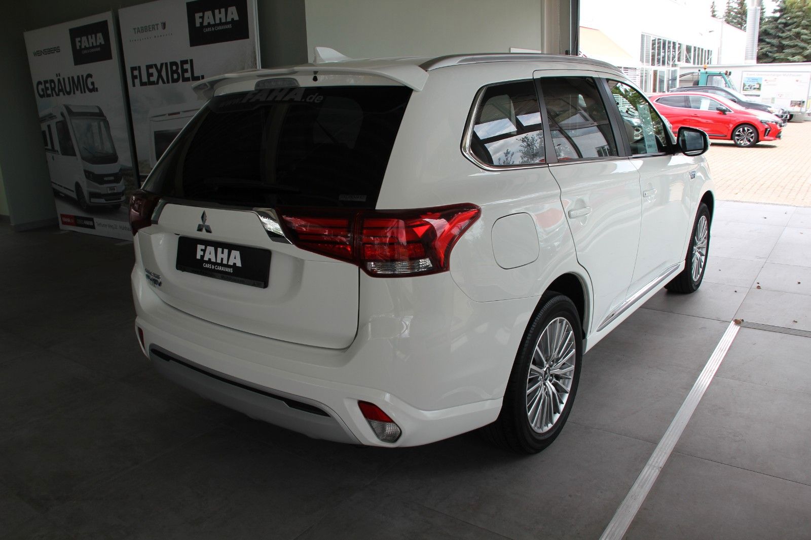 Fahrzeugabbildung Mitsubishi Outlander PHEV Basis Spirit 4WD