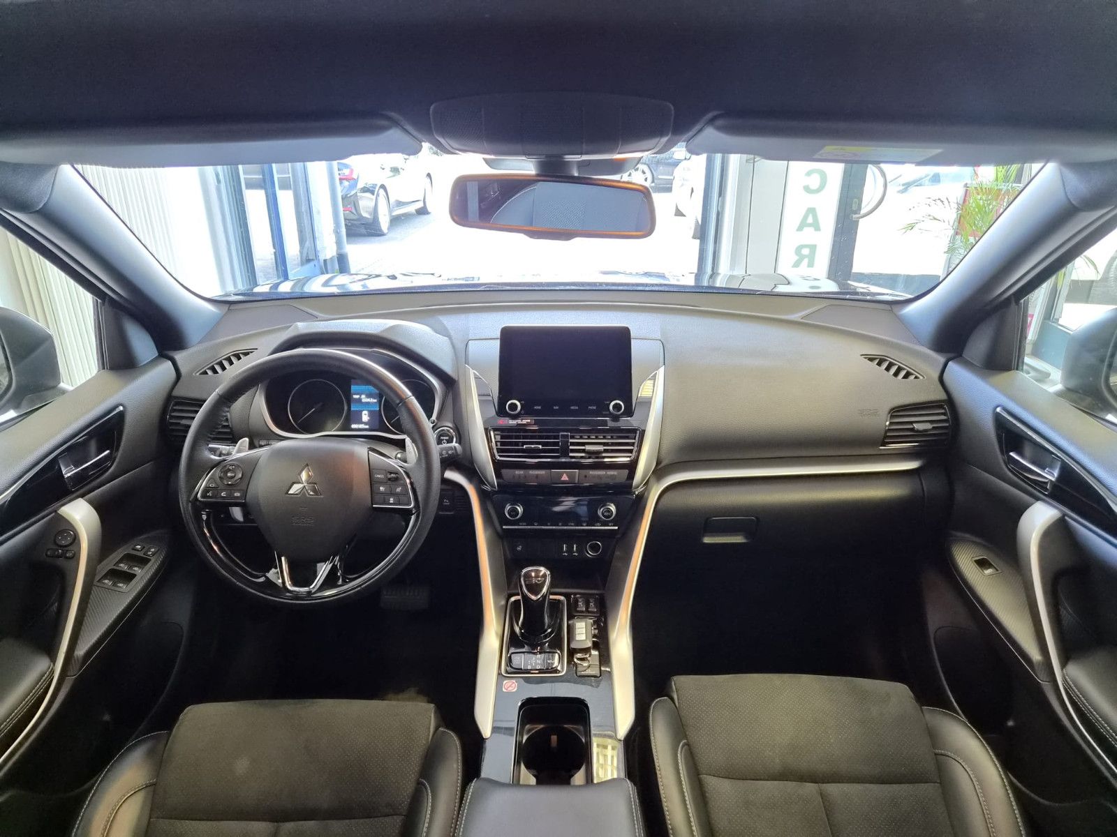 Fahrzeugabbildung Mitsubishi Eclipse Cross Plus Select Hybrid 4WD
