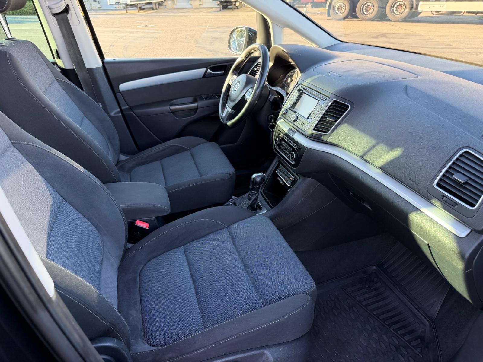 Volkswagen Sharan 2012 — photo 15