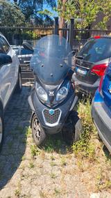 Piaggio MP3 300 - PIAGGIO MP3 300