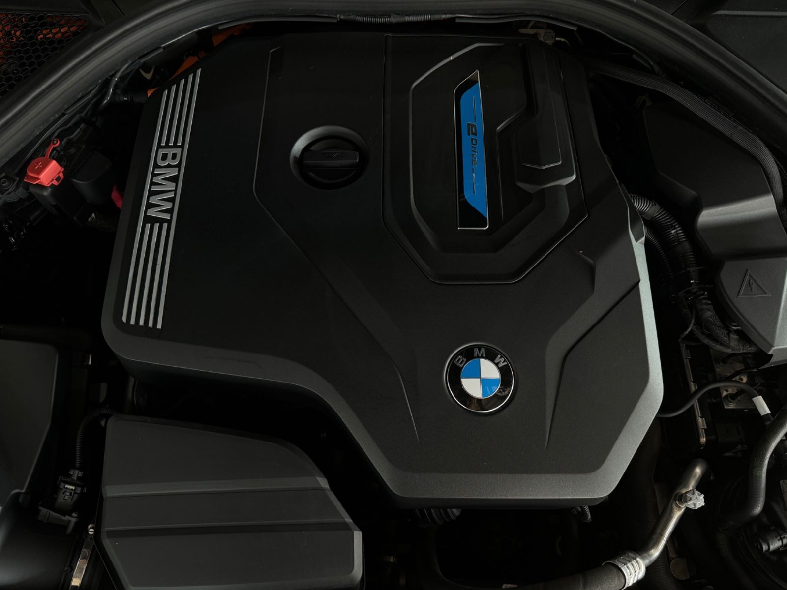 Fahrzeugabbildung BMW 330e M Sport Kamera DAB HiFi Komfort Alarm