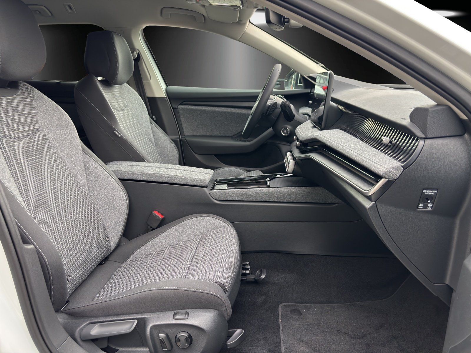 Fahrzeugabbildung SKODA Superb Combi Selection 2,0 TDI 110 kW DSG