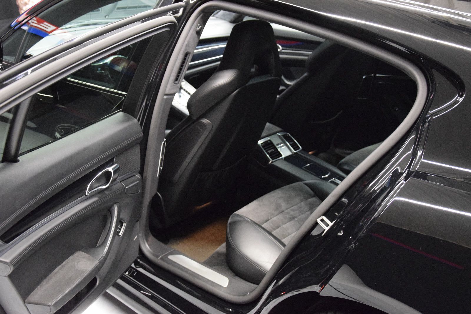 Fahrzeugabbildung Porsche Panamera GTS Bose Schiebedach PASM Sport Chrono