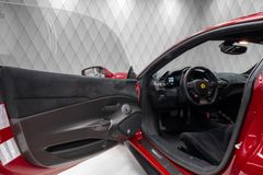 488 Pista RED/BLACK CARBON LIFTING SYSTEM