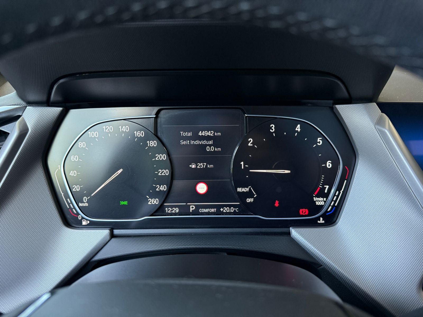 Fahrzeugabbildung BMW 120 i Advantage PANO HUD LED