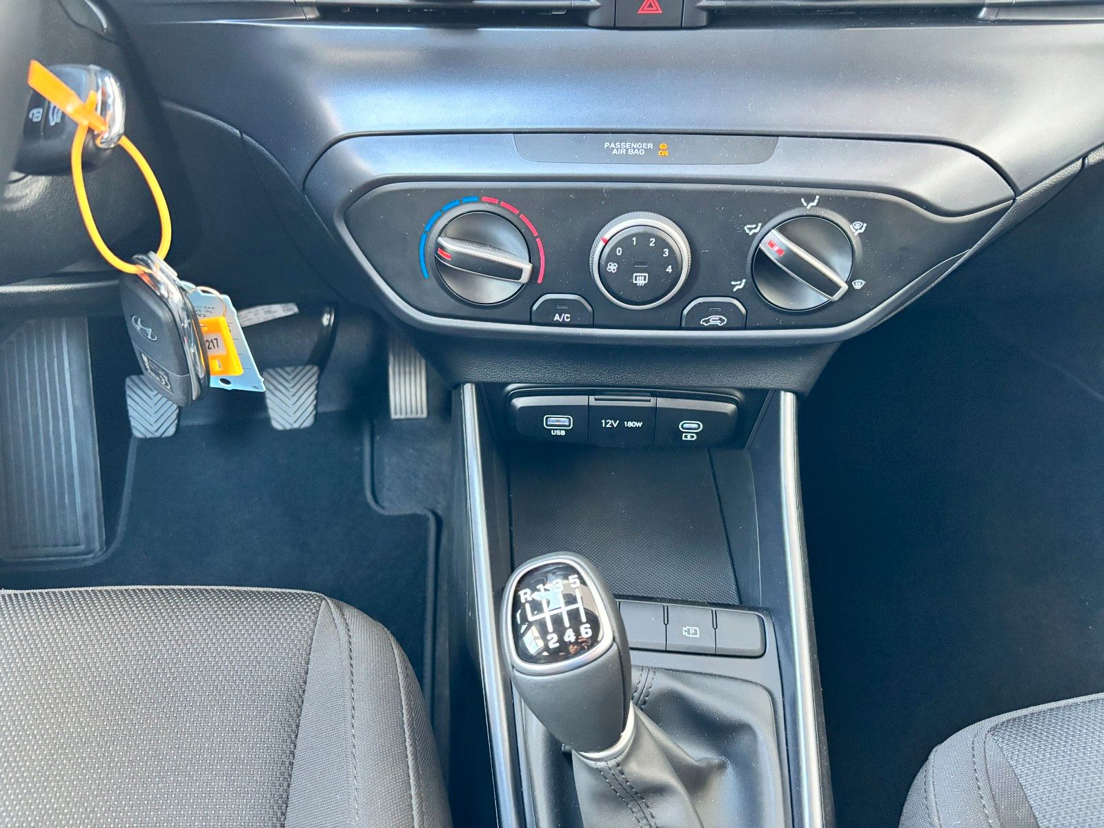 Fahrzeugabbildung Hyundai i20 Select Navi/PDC/Kamera!