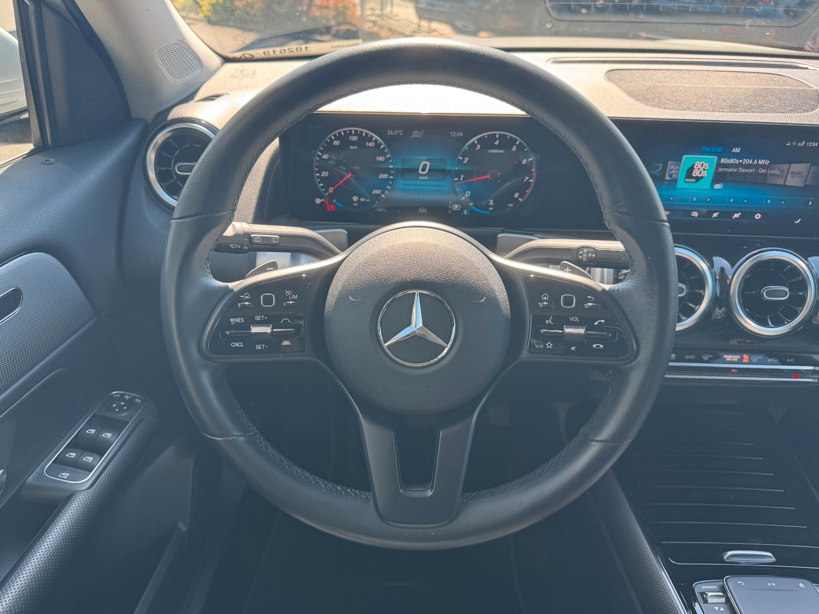 Fahrzeugabbildung Mercedes-Benz GLB 180 Style+Distronic+RKamera+Vollleder