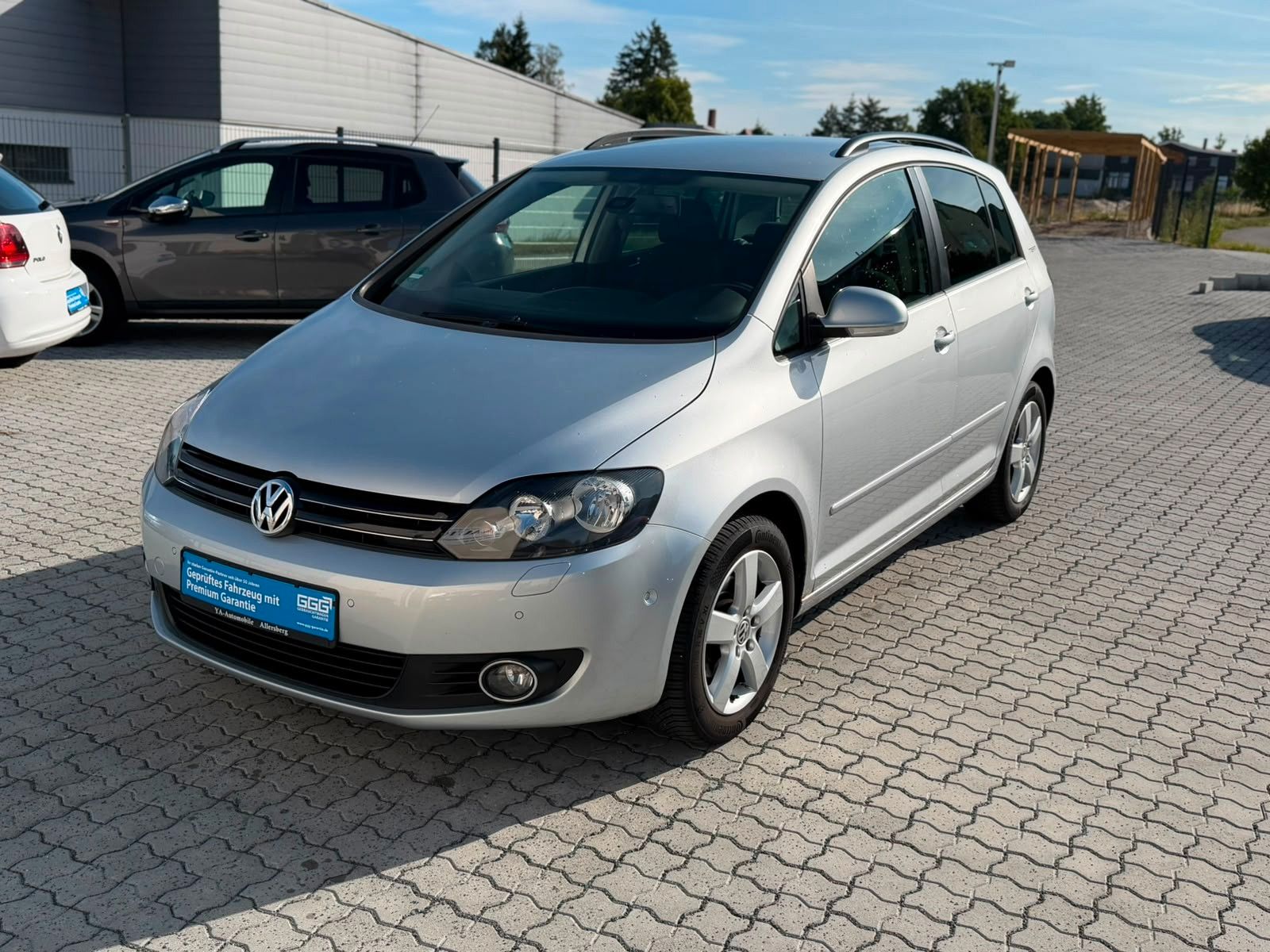Volkswagen Golf - 1