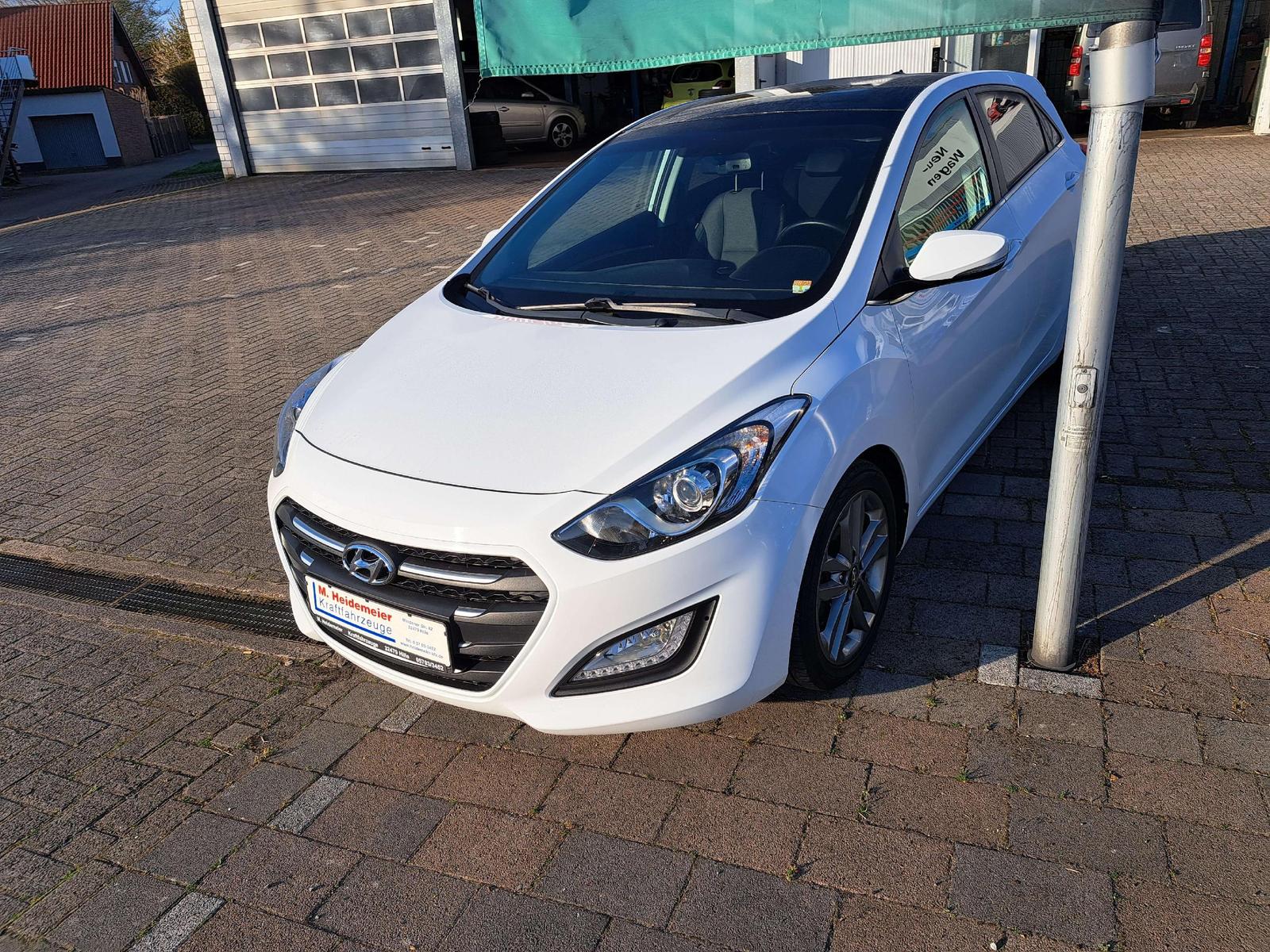 Hyundai i30 Fifa World Cup Edition PANORAMADACH SITZHEIZ