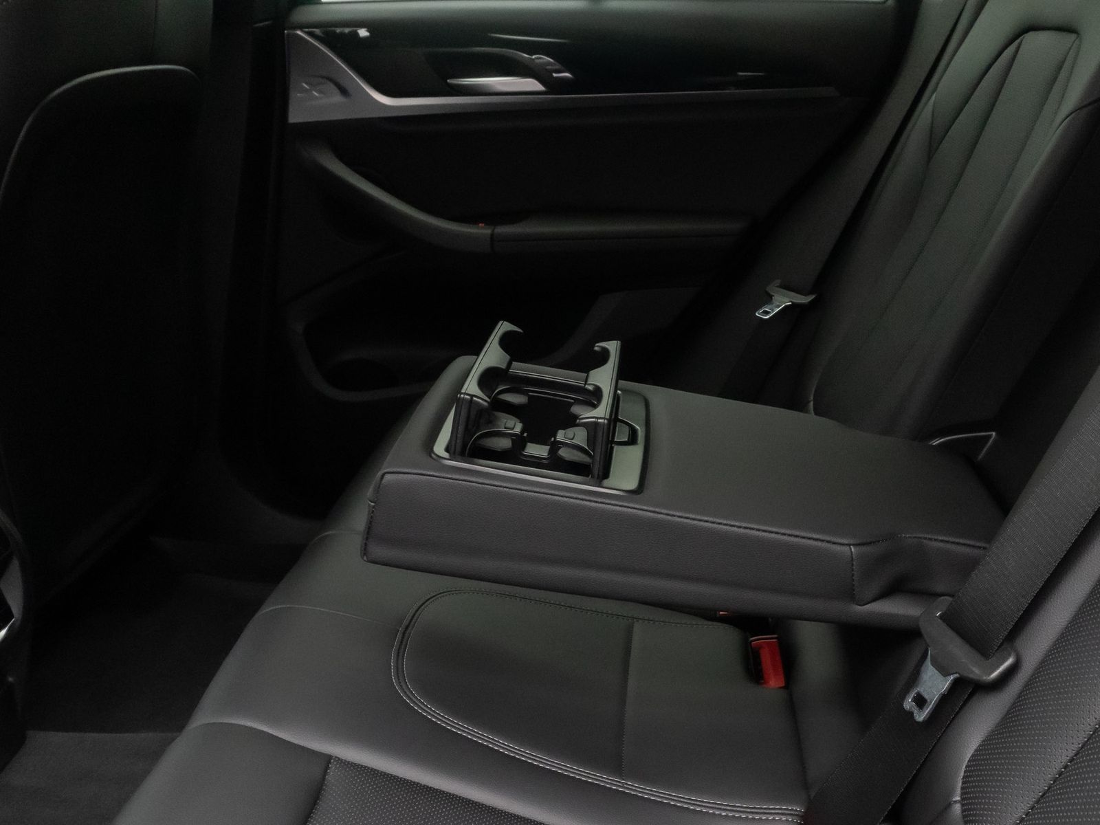 Fahrzeugabbildung BMW X3 xD30e Leder HUD DAB Kamera Laser Sport 20Zoll