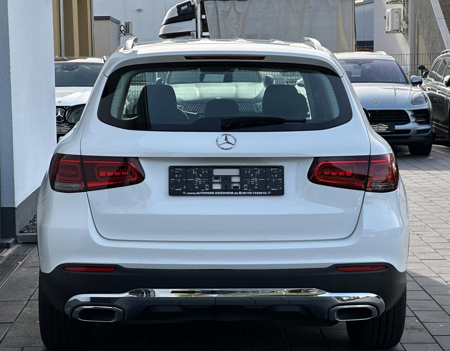 Mercedes-Benz GLC 300 d 4Matic*SPUR*ACC+*MBUX*AHK*STAND-HEIZ*