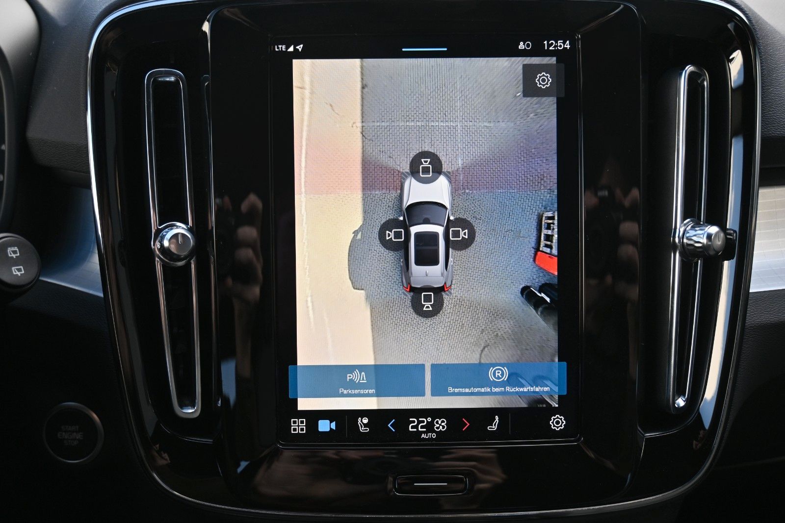 Fahrzeugabbildung Volvo XC40 B3 DKG Plus Dark*Pixel*FSHZG*360°*ACC*AHK