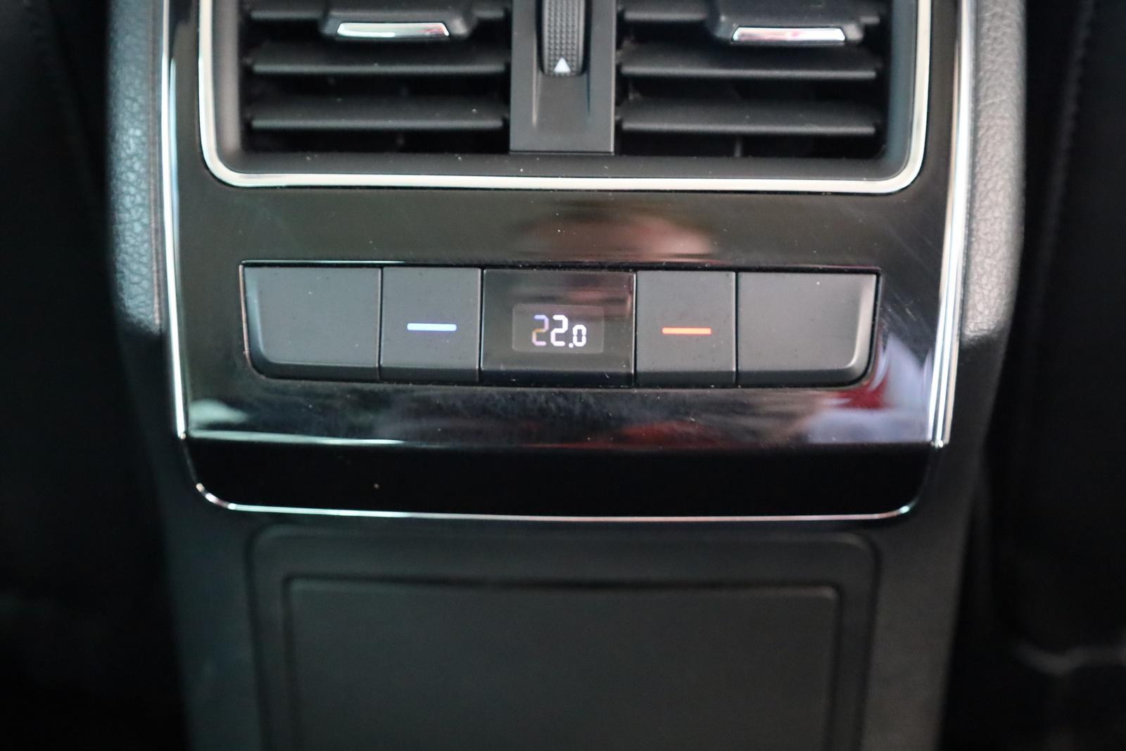 Skoda Superb Combi 2.0 TDI LED AHK Leder Navi Memory