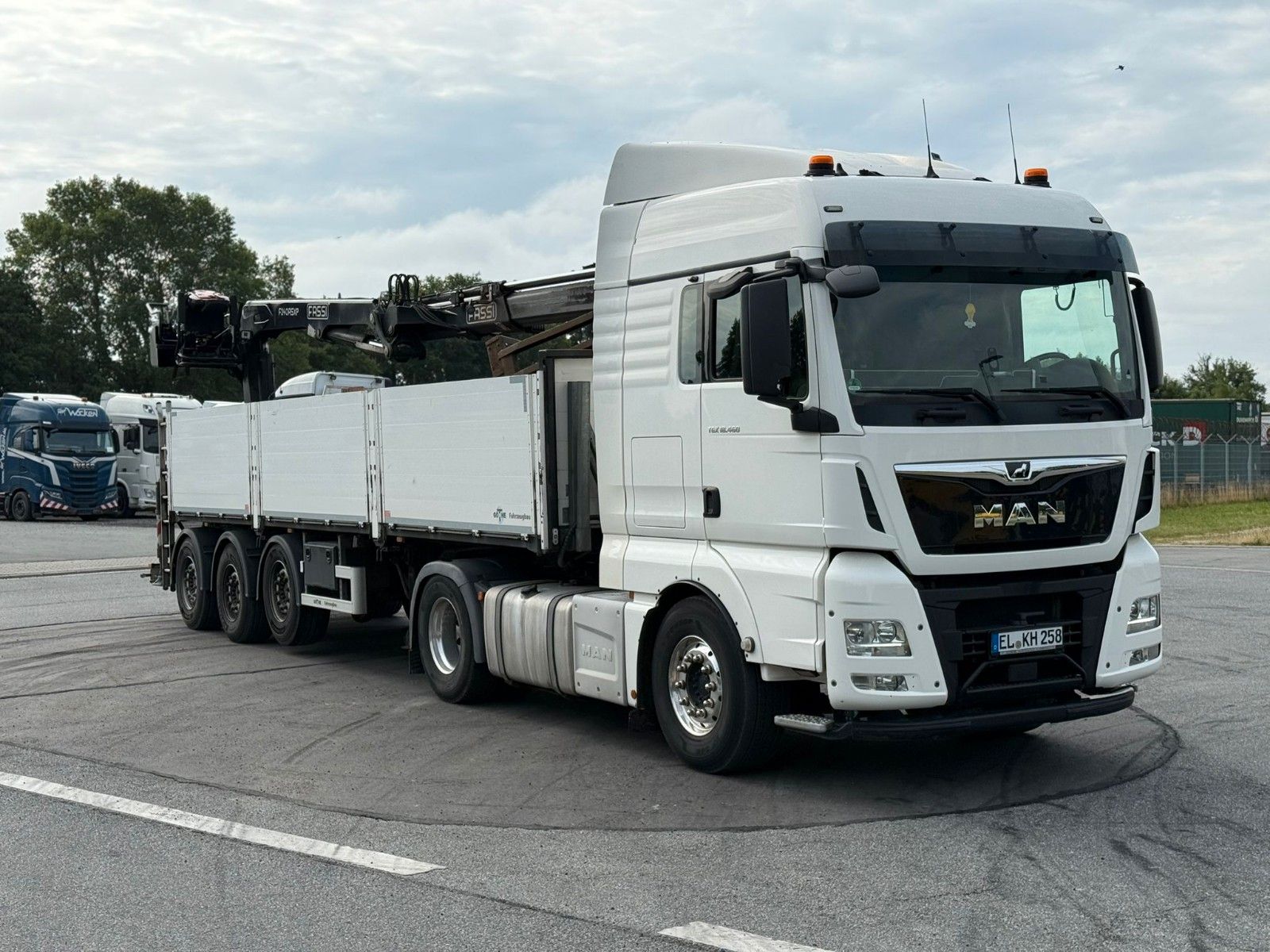 Fahrzeugabbildung MAN TGX 18.460 4x2 SAHN 3.Achs Auflieger Fassi  F240