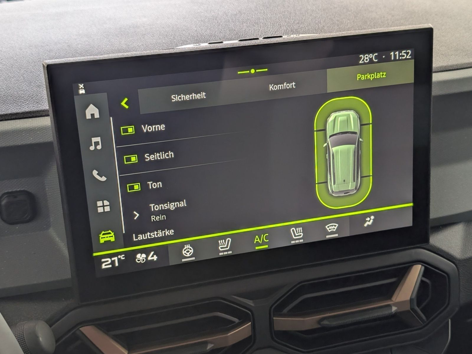 DACIA Duster Extreme Hybrid 155 Winter-Plus – Bild 24
