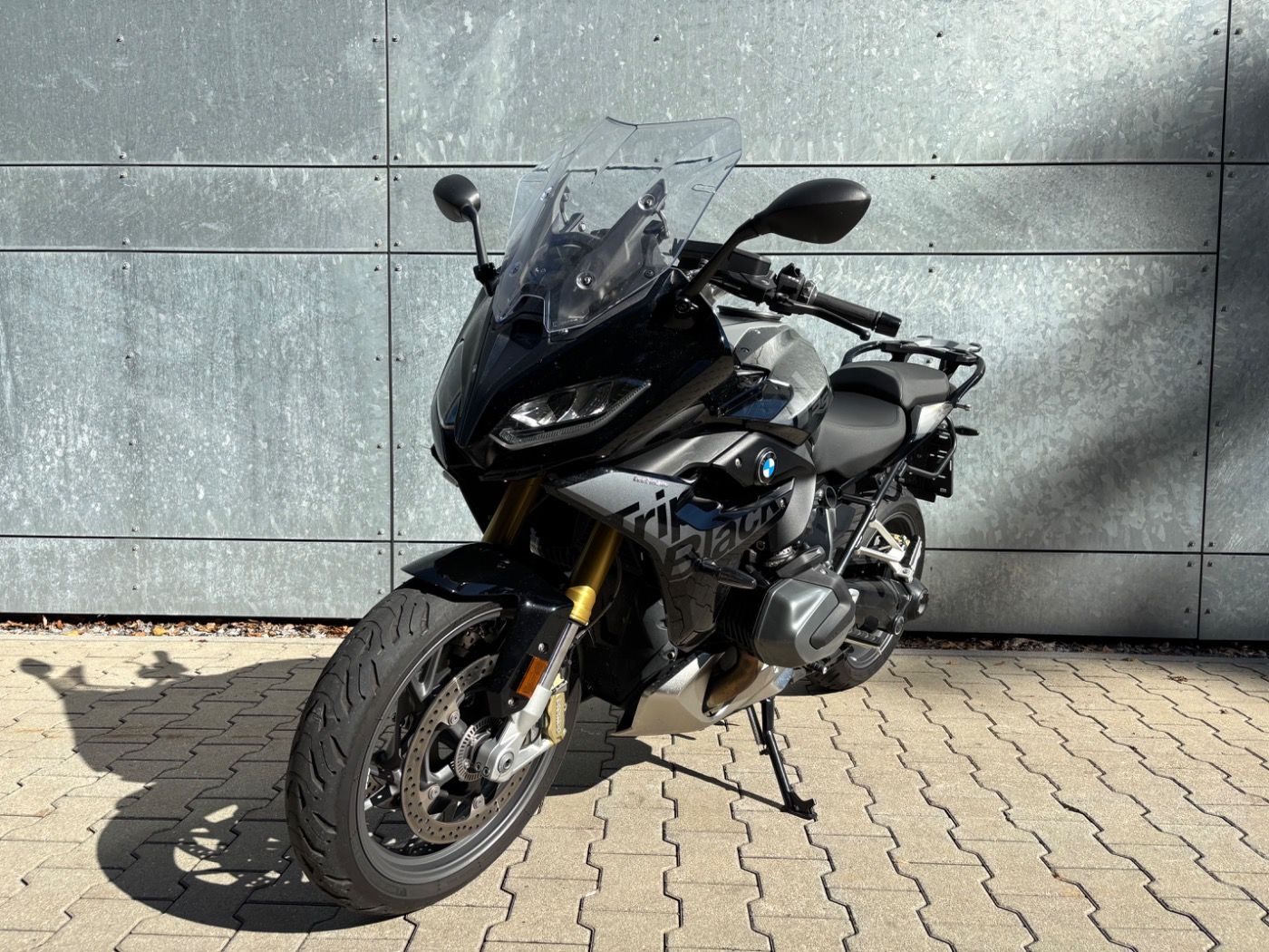 Fahrzeugabbildung BMW R 1250 RS Style Triple Black 3 Pakete Notruf